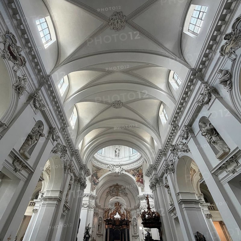 St. Salvator Cathedral in Fulda, officially High Cathedral in Fulda, interior view, central nave with view of the vault, Fulda, East Hesse, Hesse, Germany