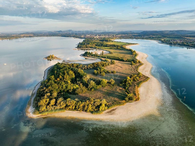 Aerial view of the Mettnau peninsula near Radolfzell on Lake Constance at historic lows, low tide at water level 286 cm, on the horizon the town of Radolfzell and the Hegauberge Mountains, Konstanz district, Baden-Württemberg, Germany