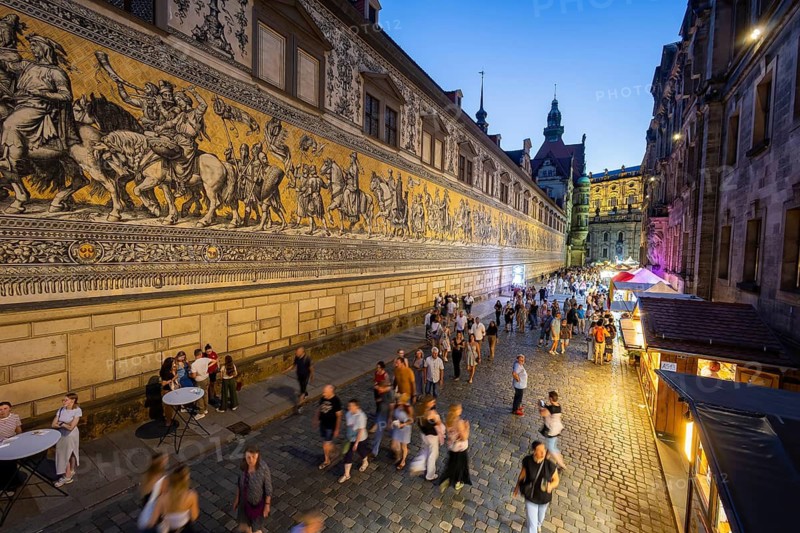 The Dresden City Festival attracts tens of thousands of visitors every year. Fürstenzug, Dresden, Saxony, Germany