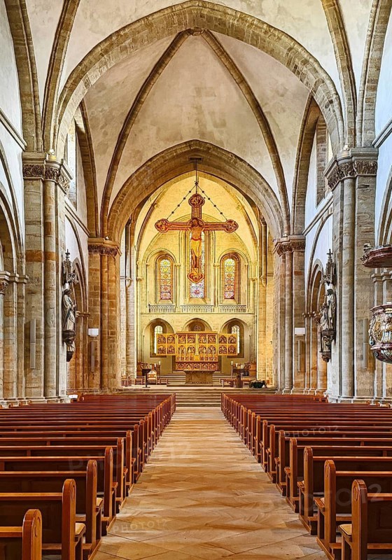 St. Peter's Cathedral, interior view looking east towards the altar in the central nave, Osnabrück, Lower Saxony, Germany
