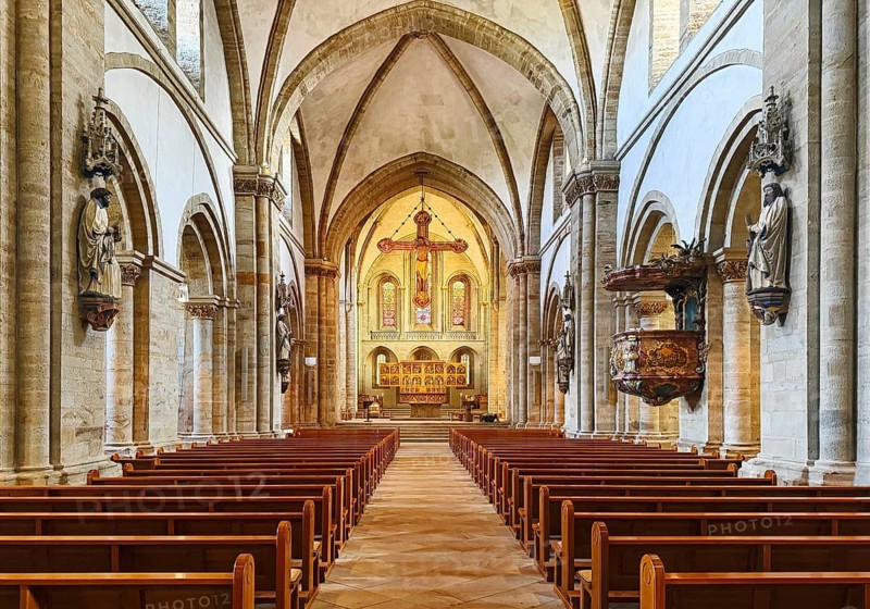 St. Peter's Cathedral, interior view looking east towards the altar in the central nave, Osnabrück, Lower Saxony, Germany