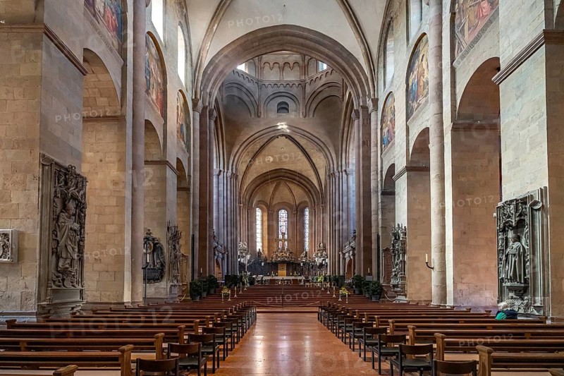Interior of the High Cathedral of St. Martin or Mainzer Cathedral in Mainz, Rhineland-Palatinate, Germany