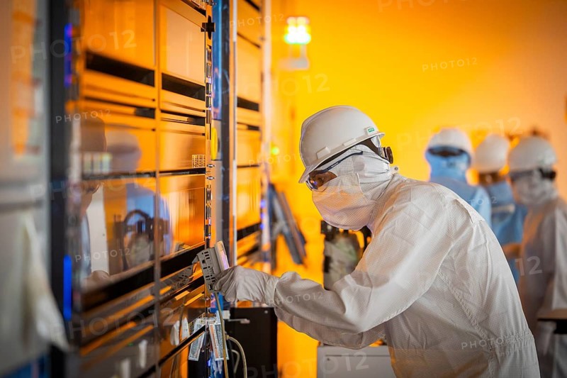 Clean room of Infineon Technologies AG's new Smart Power Fab in Dresden on June 10. The Smart Power Fab will be officially opened on July 2. With an investment volume of five billion euros, the new plant is the largest single investment in Infineon's history and one of the largest investment projects in Germany. Lithography system for 300 mm wafer production in Infineon Technologies AG's new Smart Power Fab in Dresden, Dresden, Saxony, Germany