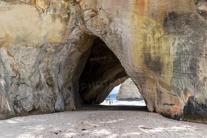 The iconic Mautohe Cathedral Cove, a gigantic arched cavern that passes through a rock headland to join two coves at Mercury Bay, New Zealand