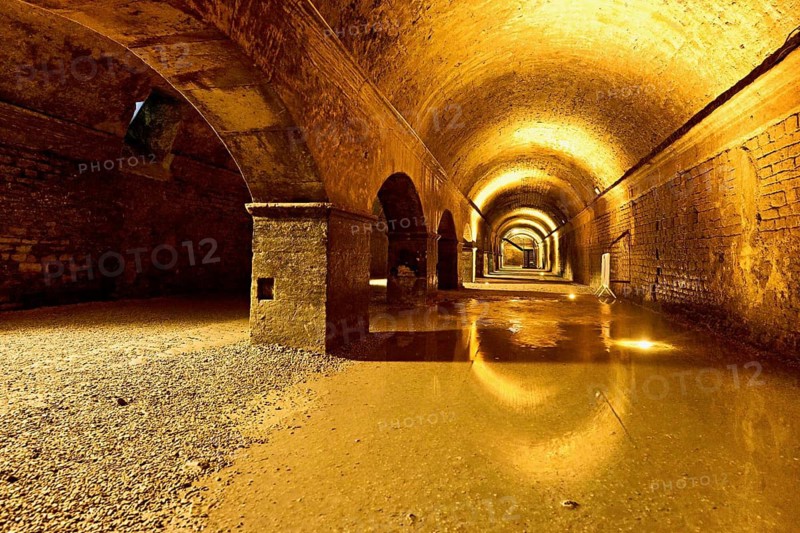 Cryptoportiques, Cryptoportiques du Forum, underground vaulted passage, Arles, southern France, France, UNESCO World Heritage Site