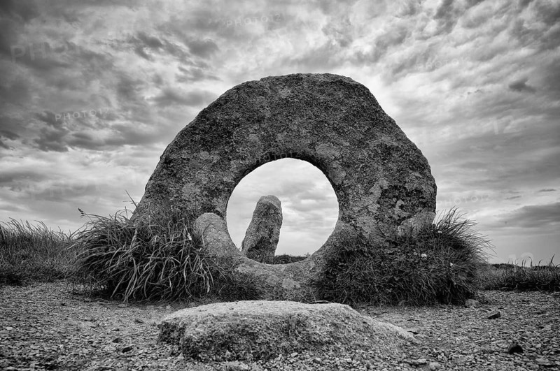 Megalithic formation Mên-an-tol, Lochstein, menhir, also Crick Stone or Devil's Eye, Morvah, Madron, black and white, Cornwall, England, Great Britain, Great Britain