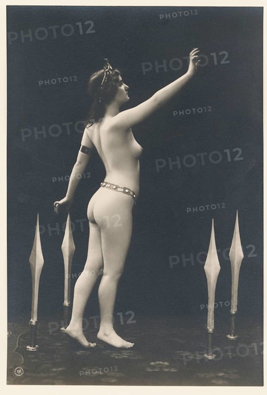 Olga Desmond, 1890-1964, dancer, nude dancer, sword dance, expressive dance, beauty evening, winter garden, Berlin, New Photographic Society, Prussia's Naked Venus, photographed after life, photo Otto Skowranek, 1908