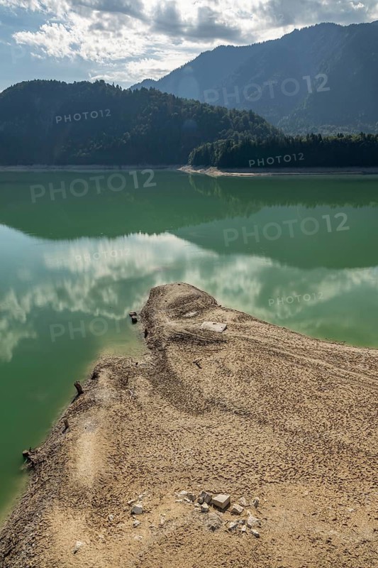 Lake, mountain lake, mountains, reflection, sunny, drought, low water, drought, climate change, back light, August 2026, Sylvenstein Dam, Sylvensteinsee, Isar, Lenggries, Bavarian Alps, Bavaria, Germany