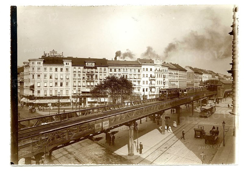 Berlin, Kreuzberg, Kottbusser Tor, Hochbahn, Historische Hochbahn with smoking chimneys, surrounded by old buildings, Oskar Sparke, around 1908