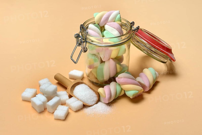 Marshmallow with sugar cubes, high-calorie foam sugar
