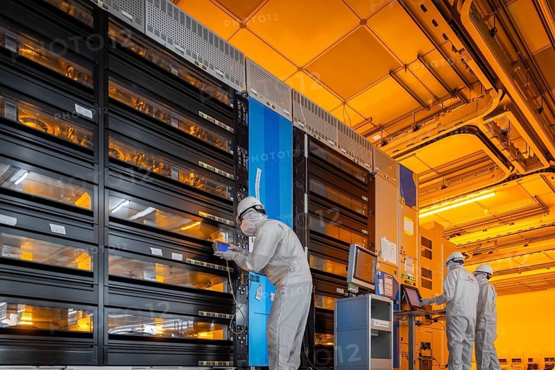 Clean room of Infineon Technologies AG's new Smart Power Fab in Dresden on June 10. The Smart Power Fab will be officially opened on July 2. With an investment volume of five billion euros, the new plant is the largest single investment in Infineon's history and one of the largest investment projects in Germany. Lithography system for 300 mm wafer production in Infineon Technologies AG's new Smart Power Fab in Dresden, Dresden, Saxony, Germany