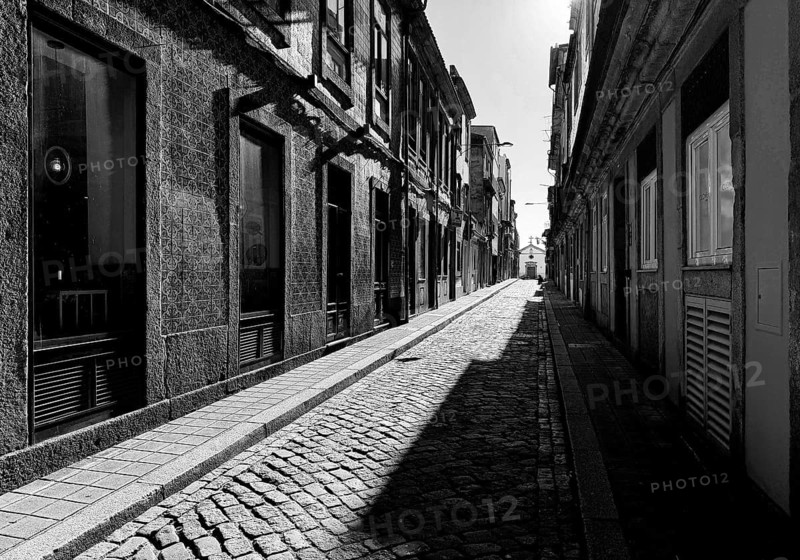 Rua do Pinheiro Street, a narrow and narrow typical street in the old town with the Capela de Nª Srª da Conceição da Quinta do Pinheiro at the end, Porto, Portugal