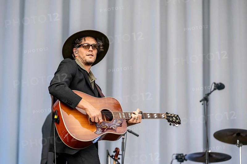 Tom Odell's guitarist live at the Superbloom Festival in Munich's Olympic Park on 30.08.2026