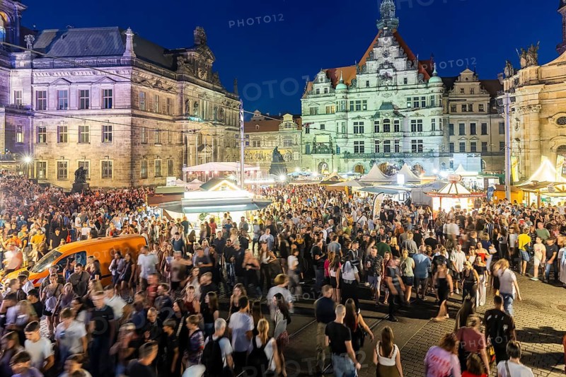 The Dresden City Festival attracts tens of thousands of visitors every year. Schlossplatz, Dresden, Saxony, Germany