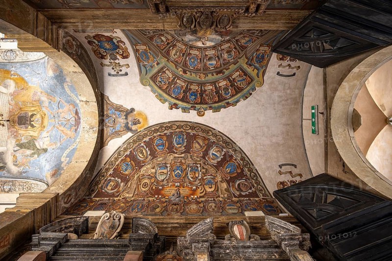 Ceiling painting with coat of arms in the entrance gate of the Palazzo dell'Archiginnasio, historic former university building, old town, Bologna, Emilia Romagna, Italy