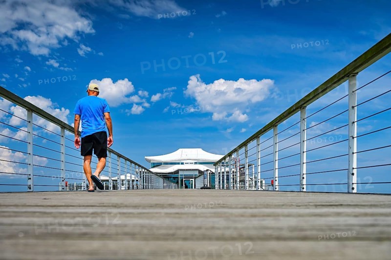 Mikado tea house and Seeschlösschenbrücke in Timmendorfer Strand, Schleswig-Holstein, Germany +++ editorial use only
