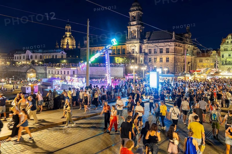 The Dresden City Festival attracts tens of thousands of visitors every year. Augustus Bridge, Dresden, Saxony, Germany