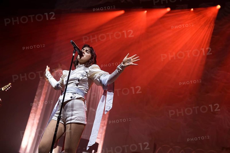 Abigail Morris, singer of The Last Dinner Party live at the Berlin velodrome on 22.02.2026