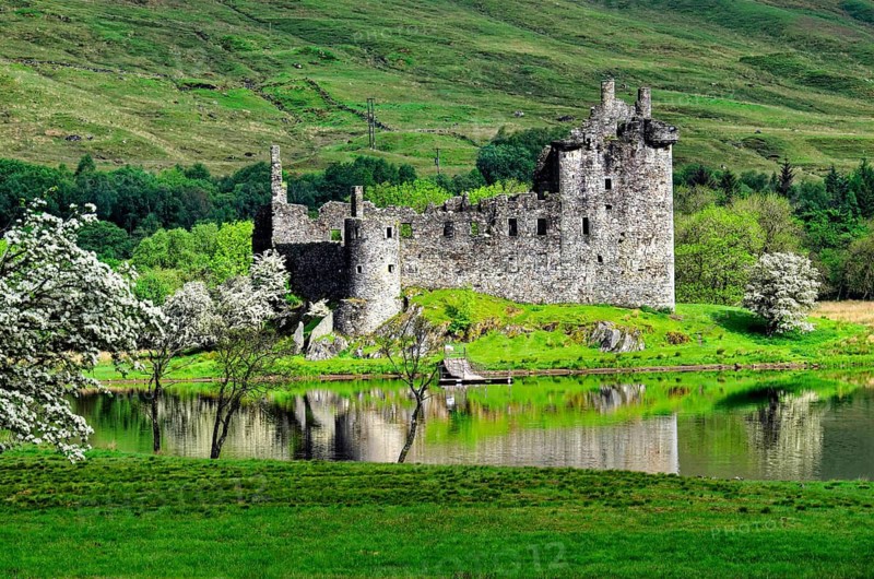Ruins of Kilchurn Castle on Loch Awe, Tower House, Scotland, Great Britain