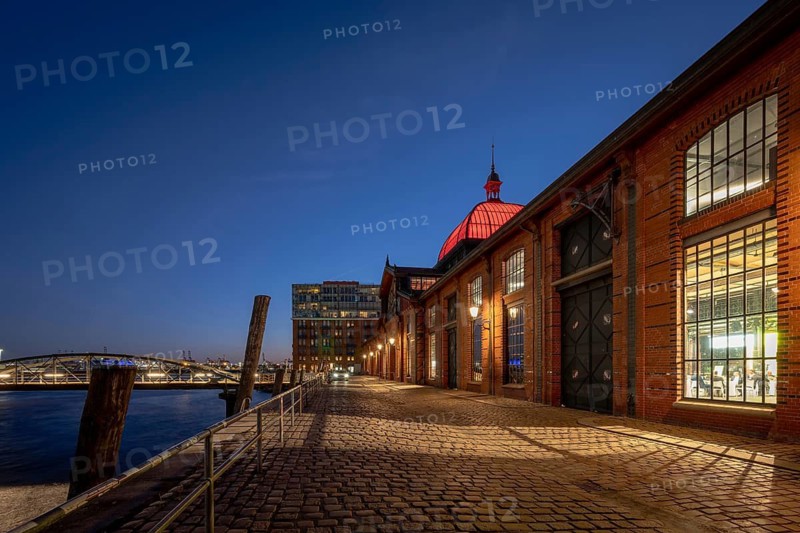 Altona Fish Auction Hall (fish market) at the Blue Hour on the Elbe, Altona St. Pauli, Hamburg, Germany