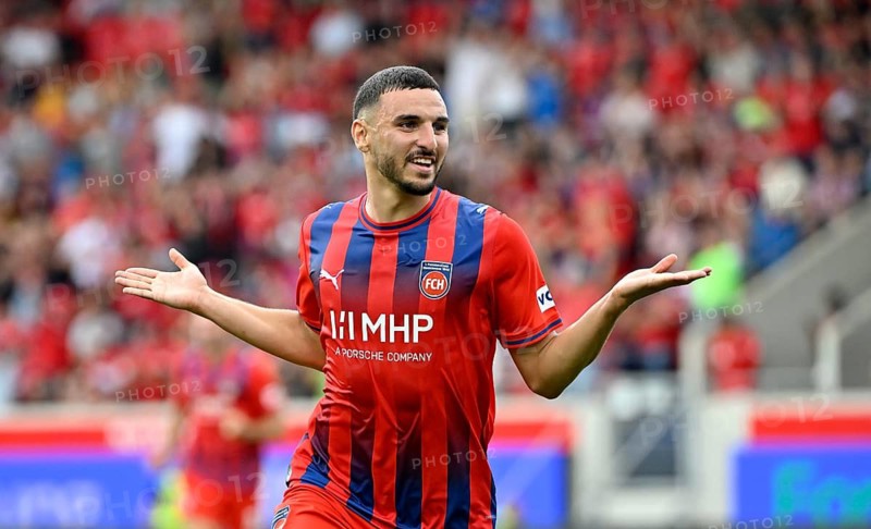 Oualid Mhamdi celebrates a goal for 1. FC Heidenheim 1846 FCH (22) Football, Bundesliga, rain, Allianz Arena, Munich, Bavaria, Germany