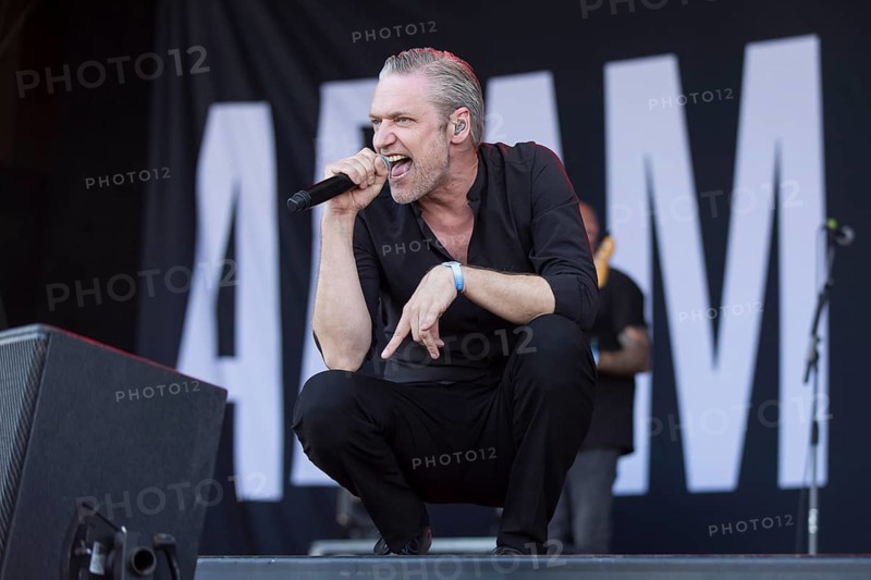 Felix Schönfuss, singer of the band Adam Angst at the Highfield Festival on Friday, Störmthaler See, 14.08.2026