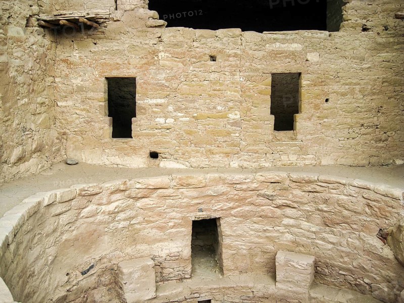 Kiva, round building for ceremonies, place of worship, aboriginal rock dwellings, niches, windows, doors, ventilation ducts, Spruce Tree House, archaeological site, Mesa Verde National Park, Colorado, USA