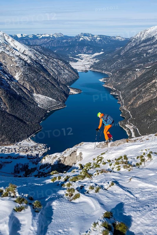 Ski tourer in winter, Bärenkopf, Karwendel, Achensee, Tyrol, Austria