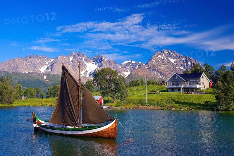 Sailing boat on Jegervatn near Lyngen Alps, Troms, Norway, Jegervatn, Troms, Norway