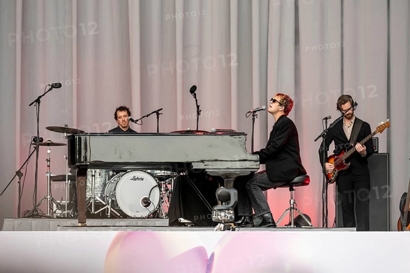 Tom Odell on the grand piano live at the Superbloom Festival in Munich's Olympic Park on 30.08.2026