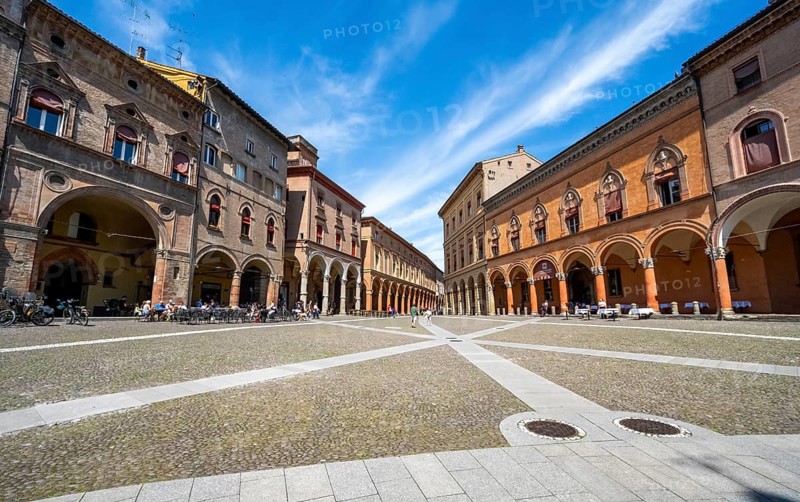 Piazza Santo Stefano with historic buildings and portici, old town, Bologna, Emilia Romagna, Italy
