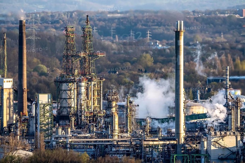 Ruhr Oel GmbH, BP Gelsenkirchen Refinery, in GE-Horst, production of products from mineral oil, Aral, gasoline, diesel, kerosene, Gelsenkirchen, North Rhine-Westphalia, Germany