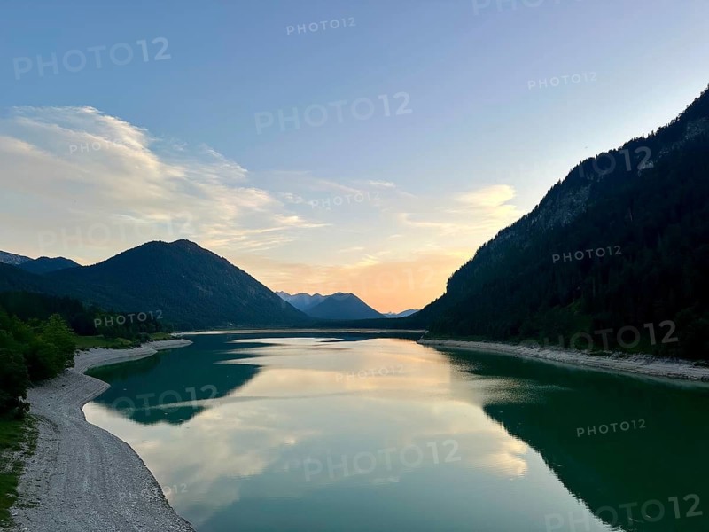 Sylvenstein Reservoir, Sylvenstein Reservoir at low tide in the evening light, Isarwinkel, Upper Bavaria, Germany