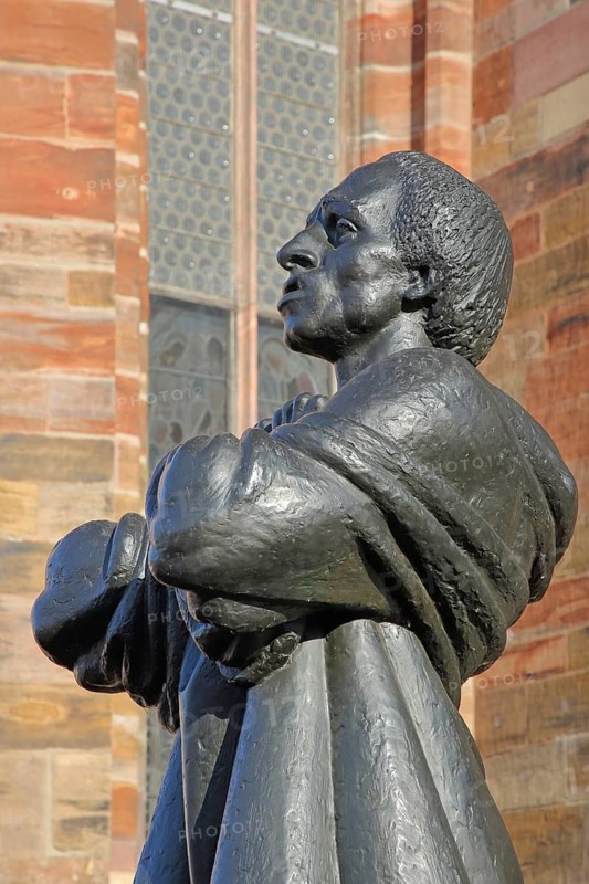 Memorial to Reformer Thomas Müntzer, bronze sculpture, life-size, St. Catherine's Church, Zwickau, Saxony, Germany