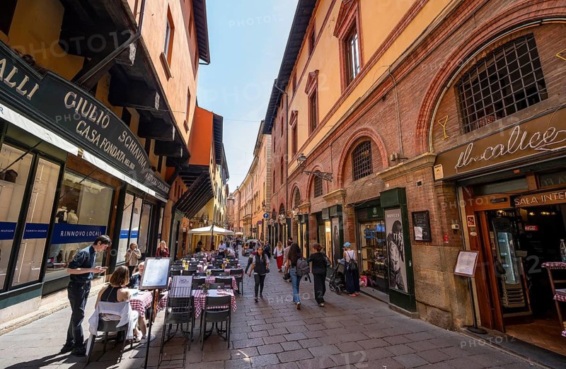 Restaurant in an alley, Quadrilatero market district, old town, Bologna, Emilia Romagna, Italy