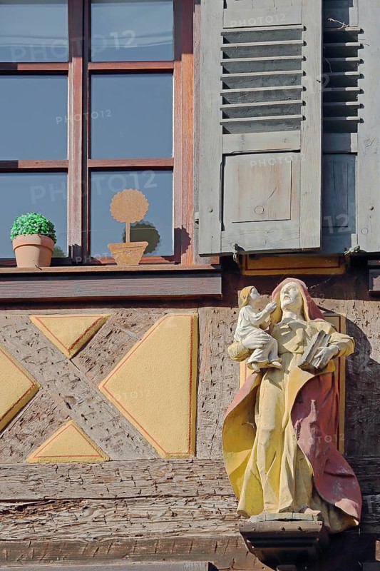 Saint Anna carrying baby Jesus and Bible in her arms, baroque wood carving, Madonna figure, handicrafts, window, flower pots, painting of Anna, Ettenheim, Ortenau, Baden-Württemberg, Germany