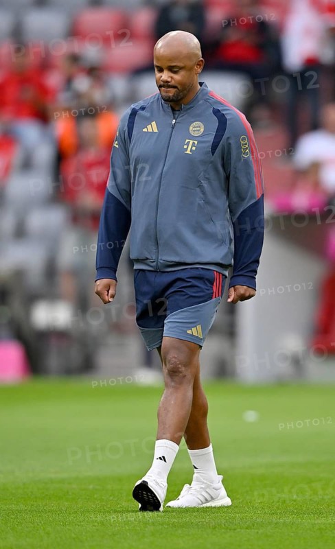 Coach coach Vincent Kompany FC Bayern Munich FCB soccer, Bundesliga, Allianz Arena, Munich, Bayern, Germany