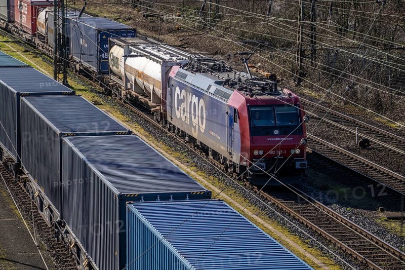Container trains in the freight yard, so-called installation tracks in Duisburg-Rheinhausen, freight trains are parked here for a short time in front of continuing their journey, either to the trimodal terminal in Logport Duisburg or from there to distant destinations, such as China, as part of the new Silk Road, North Rhine-Westphalia, Germany