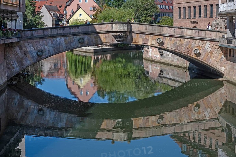Reflection of the historic Fleischbrücke in Pegnitz built in 1597, Fleischbrücke, Nuremberg, Middle Franconia, Bavaria, Germany