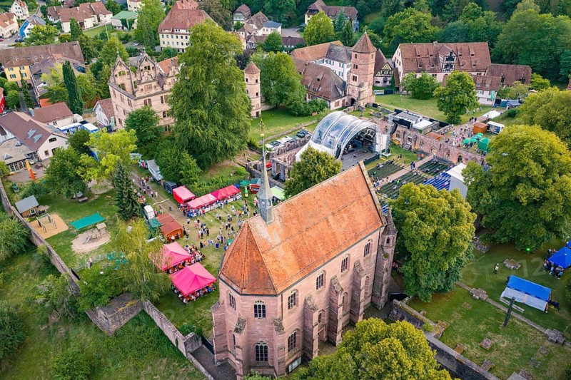 Festival in a picturesque village with church, many visitors and historic architecture, Calwer Klostersommer Festival, Hirsau Abbey, Calw, Germany