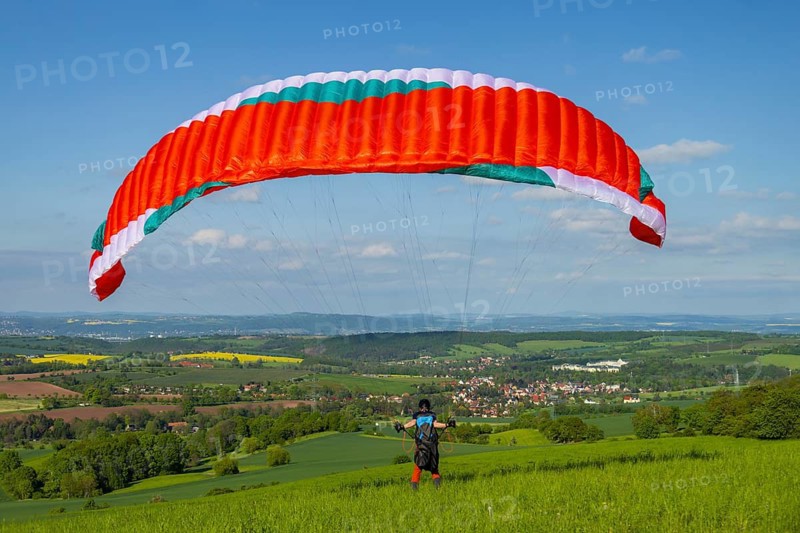 Paragliders at Quohrener Kipse, Kreischa, Saxony, Germany
