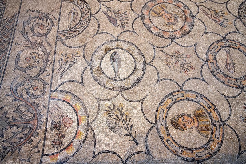 Detailed floor mosaic with depictions of people and animals, Basilica di Santa Maria Assunta, Basilica of Aquileia, UNESCO World Heritage Site, Aquileia, Friuli, Italy