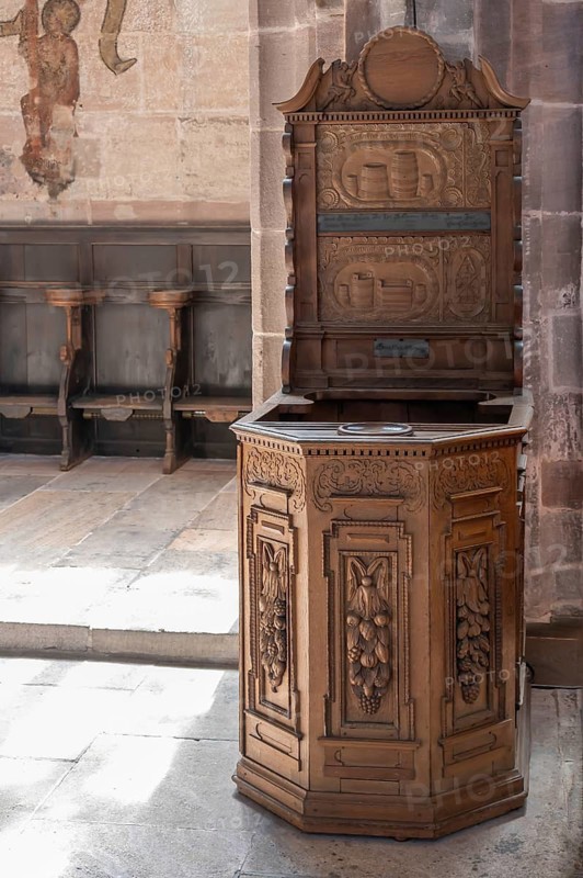 Craftsman's chair, alms chair from 1680, Guild of Schwarz-und Weissbüttner, Lorenzkirche, Nuremberg, Middle Franconia, Bavaria, Germany