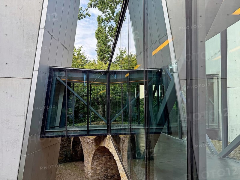 Nussbaum Bridge, Felix Nussbaum House, architect Daniel Libeskind, Museumsquartier Osnabrück, Lower Saxony, Germany