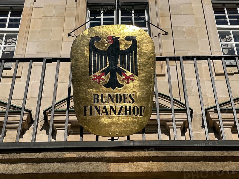 Golden sign with federal eagle, Bundesfinanzhof, Munich, Oberbärn, Bavaria, Germany
