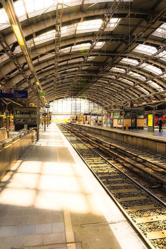 Public transport and rail transport, S-Bahn trains on the renovated platforms of Berlin Central Station, Berlin, Germany