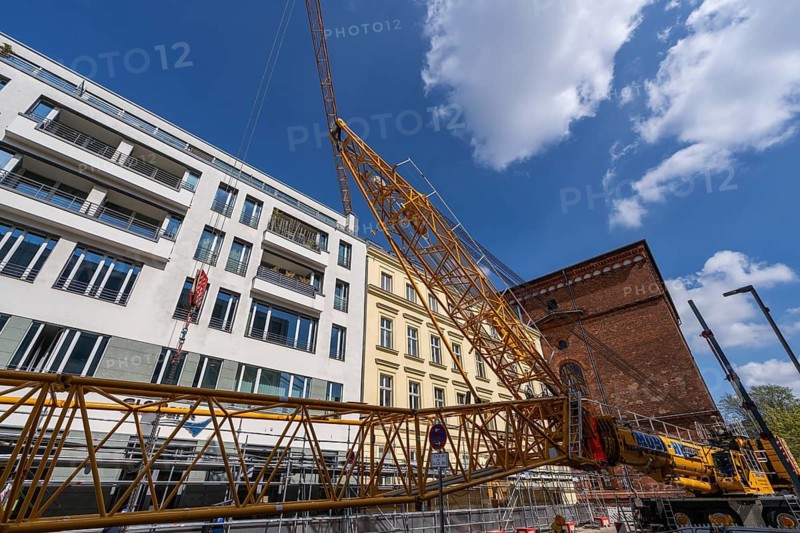 Mobi Hub, heavy construction machine with special technology setting up a crane in the narrow Schumannstraße at Agries Sorma Park, Berlin, Germany