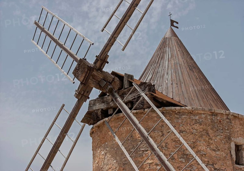 Windmill, Le moulin à vent in Saint-Saturnin-lès-Apt, Provence-Alpes-Côte d'Azur Region, France