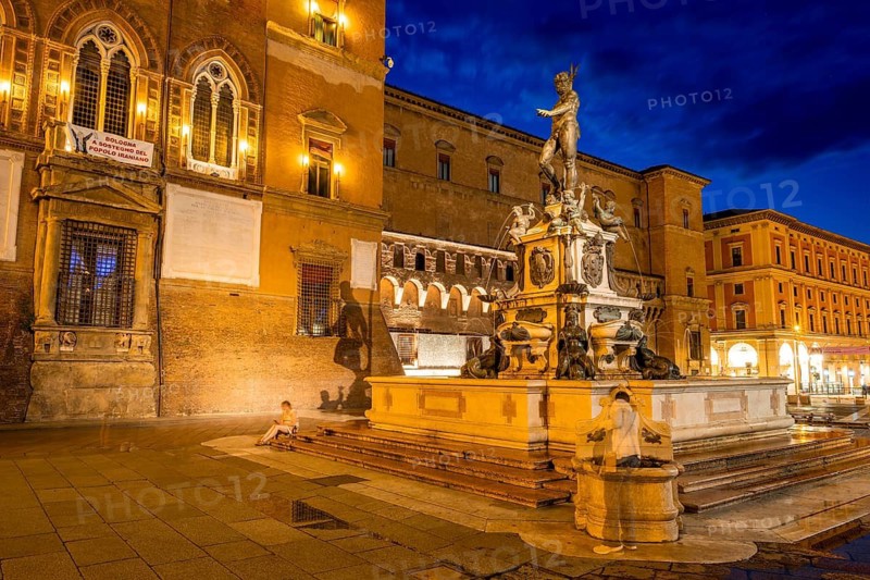 Illuminated Neptune Fountain and Palazzo d'Accursio, Blue Hour, Piazza Maggiore, Old Town, Bologna, Emilia Romagna, Italy