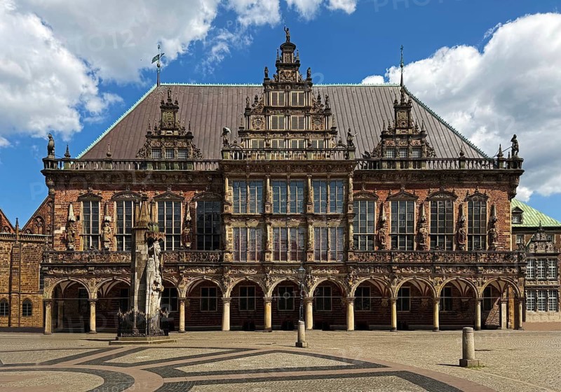 Roland with Bremen Town Hall, an important brick Gothic and Weser Renaissance building, UNESCO World Heritage Site, Hanseatic City of Bremen, Germany